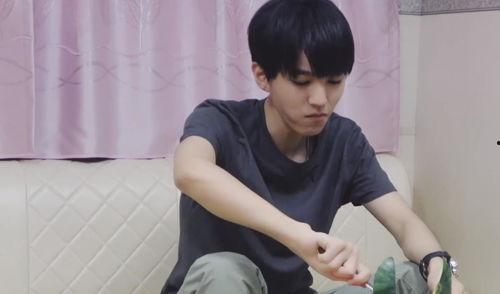 王俊凯吃瓜专业,娱乐圈吃瓜达人，揭秘明星幕后故事